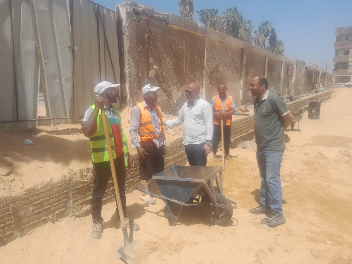 رئيس ببا يتابع أعمال إحلال وتجديد المستشفى المركزي